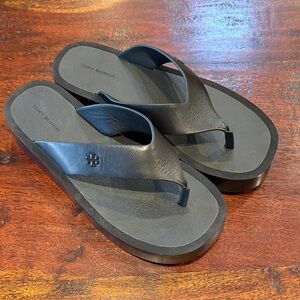 Tory Burch Black Leather Platform Flip Flop Sandals size 8 EUC
